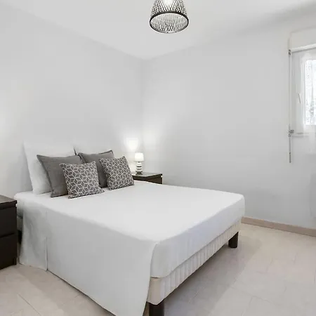 Joli 65m2 Piscine Parking Apartament
