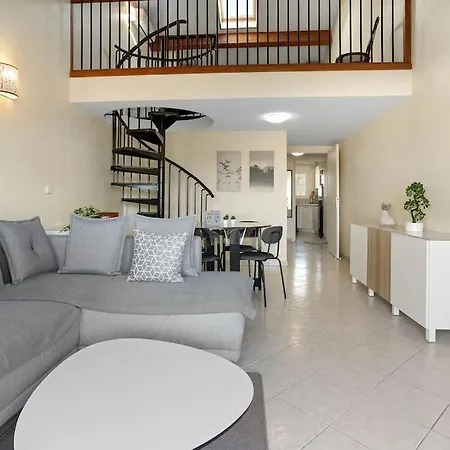 Apartament Joli 65m2 Piscine Parking